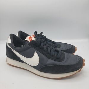 Nike Men's Black and White Sneakers